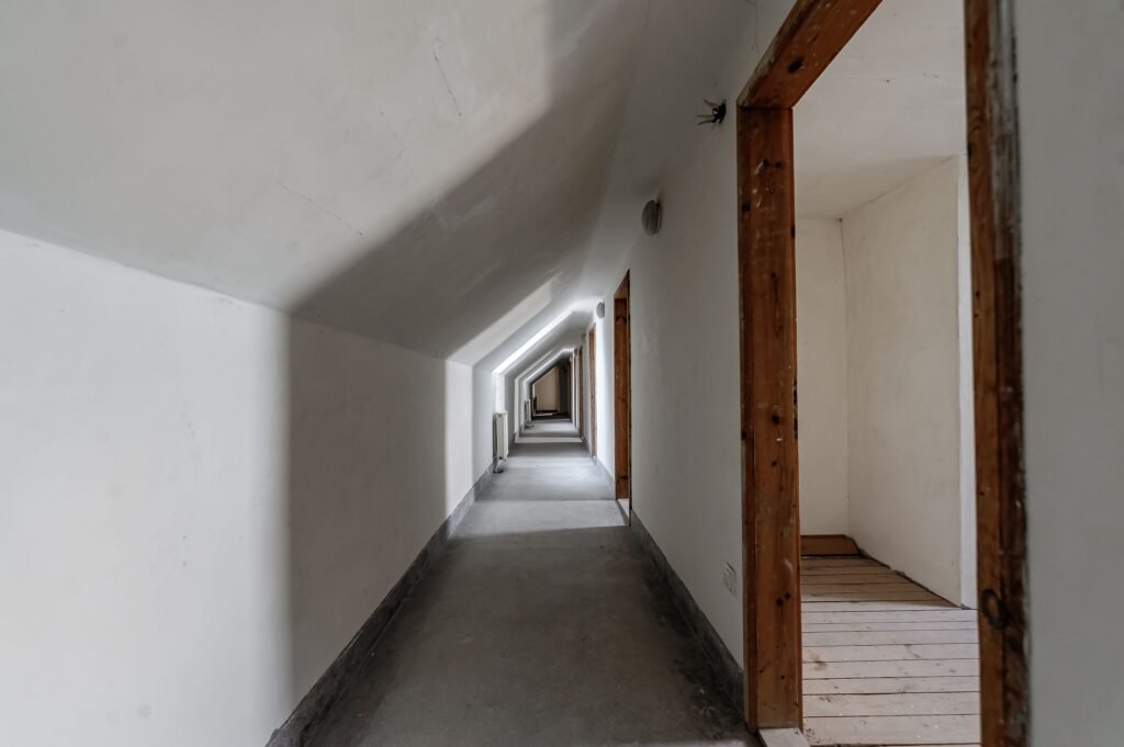 De vânzare Clădire potrivită pentru proiecte educaționale sau de îngrijire în zona Arad 11 camere 7 dormitoare Arad 1