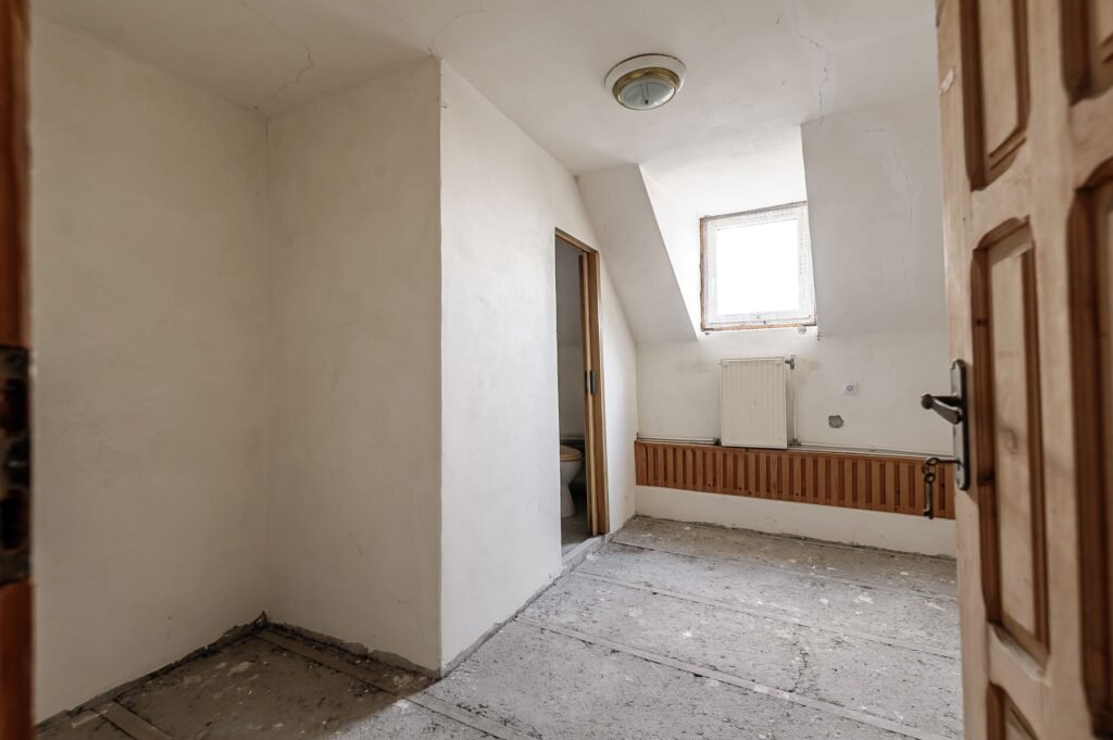 De vânzare Clădire potrivită pentru proiecte educaționale sau de îngrijire în zona Arad 11 camere 7 dormitoare Arad 1