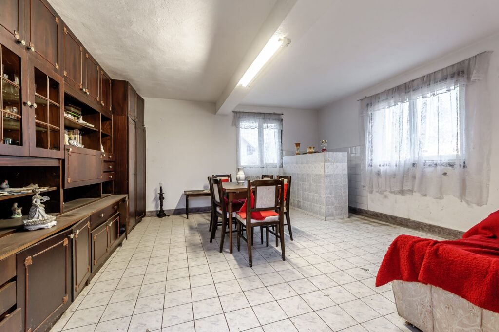 De vânzare Clădire potrivită pentru proiecte educaționale sau de îngrijire în zona Arad 11 camere 7 dormitoare Arad 1