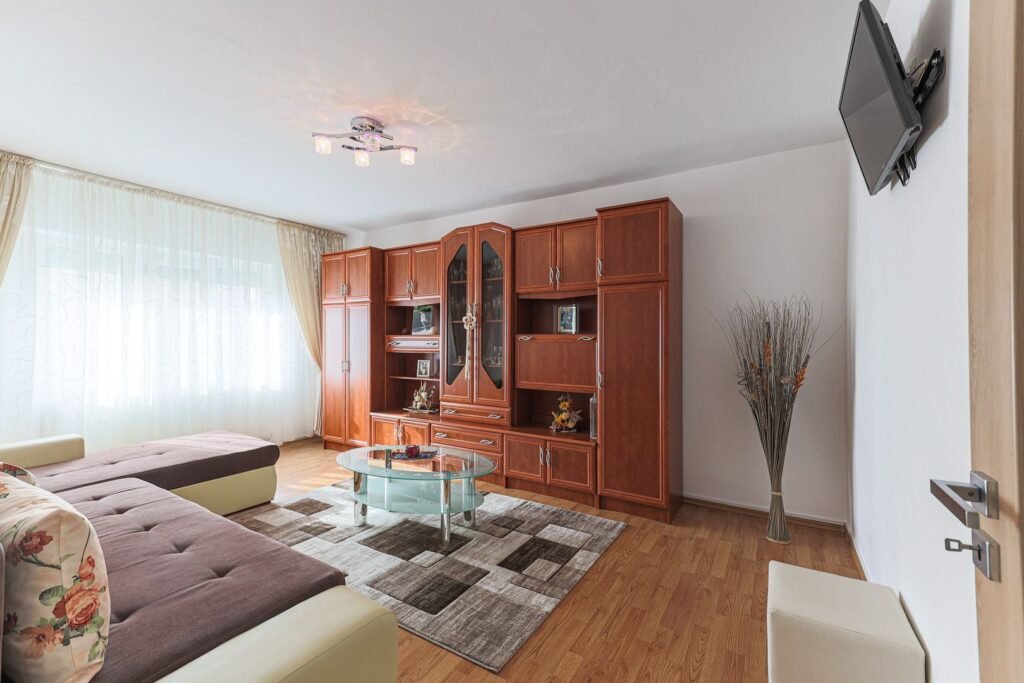 De vânzare De vânzare apartament spațios cu 2 camere decomandat etaj 3 Comision 0 în zona Confectii 2 camere 1 dormitor Arad 2