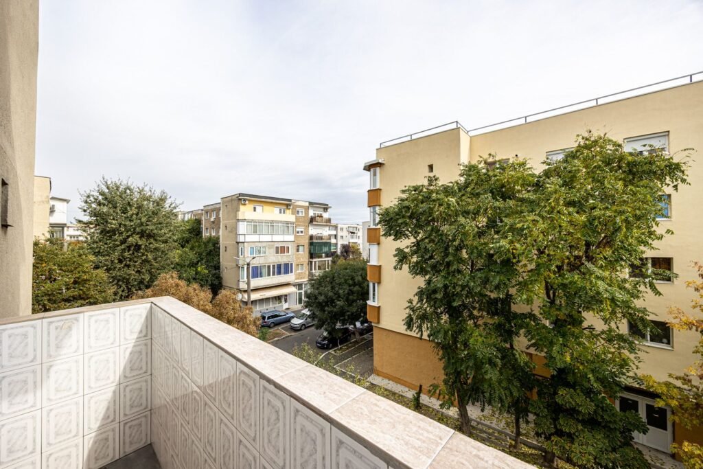 De vânzare De vânzare apartament spațios cu 2 camere decomandat etaj 3 Comision 0 în zona Confectii 2 camere 1 dormitor Arad 3