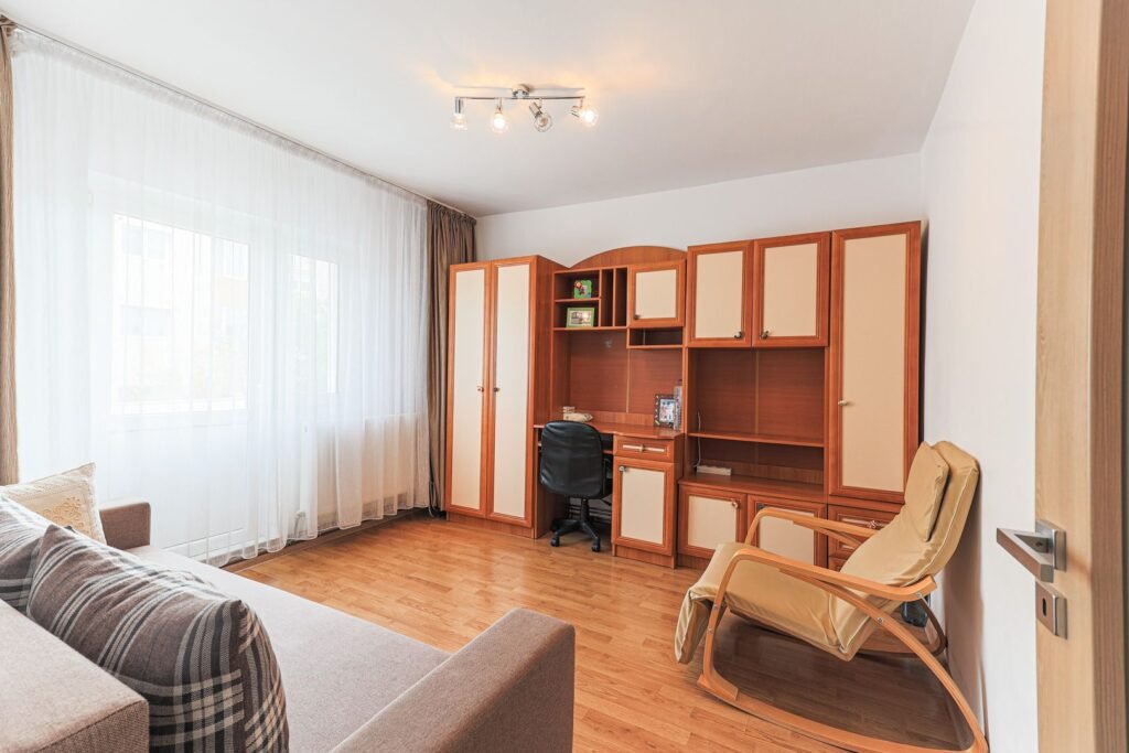 De vânzare De vânzare apartament spațios cu 2 camere decomandat etaj 3 Comision 0 în zona Confectii 2 camere 1 dormitor Arad 5