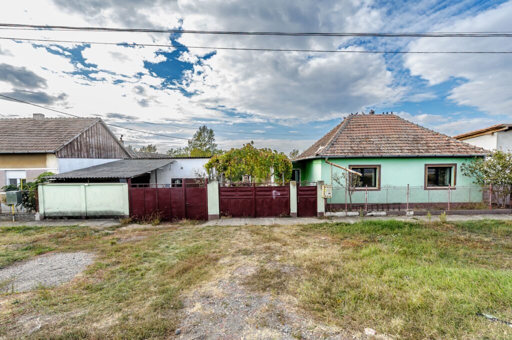 De vânzare OCAZIE! Casa + Teren 1144 mp – Zimandu Nou, Arad – COMISION 0% în zona Arad 2 camere Arad 1