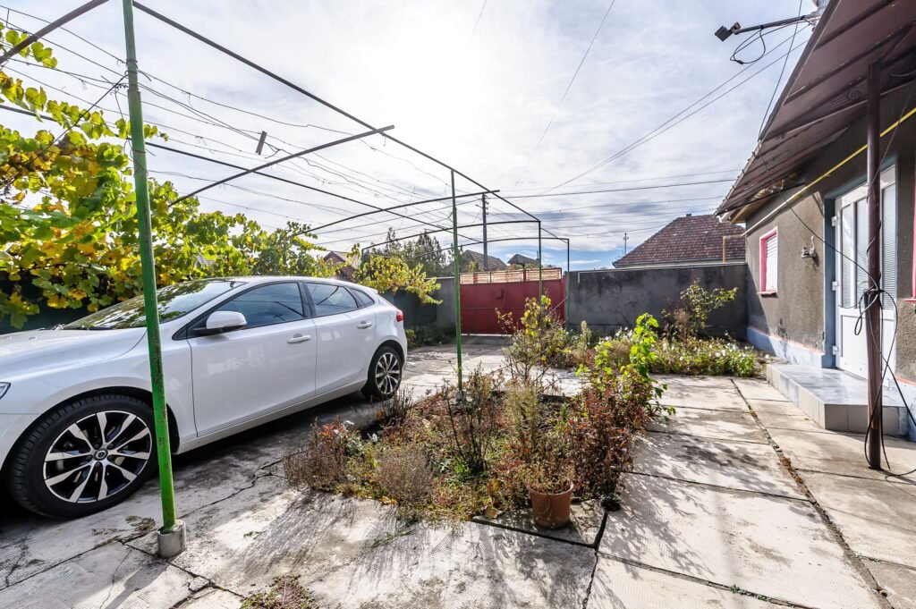 REZERVAT Casa cu teren generos in Zimandcuz Comision 0% De vânzare REZERVAT Casa cu teren generos in Zimandcuz Comision 0% în zona Arad 3 camere 2 dormitoare Arad 9