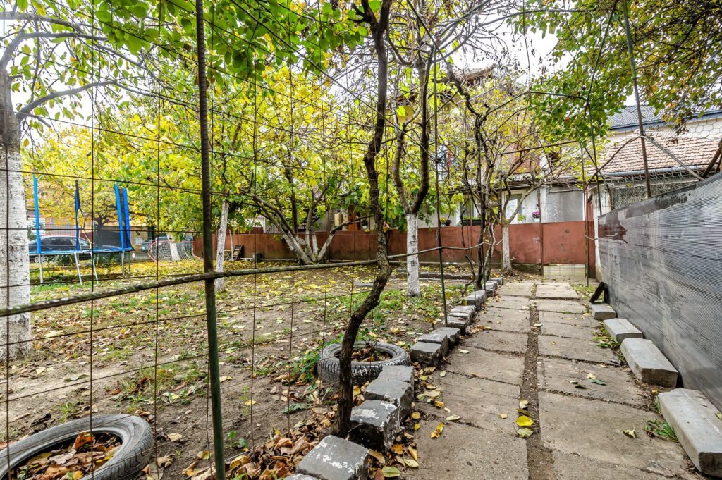 Șansă pentru familie mare apartament la casă, cu teren, Bujac. De vânzare Șansă pentru familie mare apartament la casă, cu teren, Bujac. în zona Bujac 6 camere 5 dormitoare Arad 11