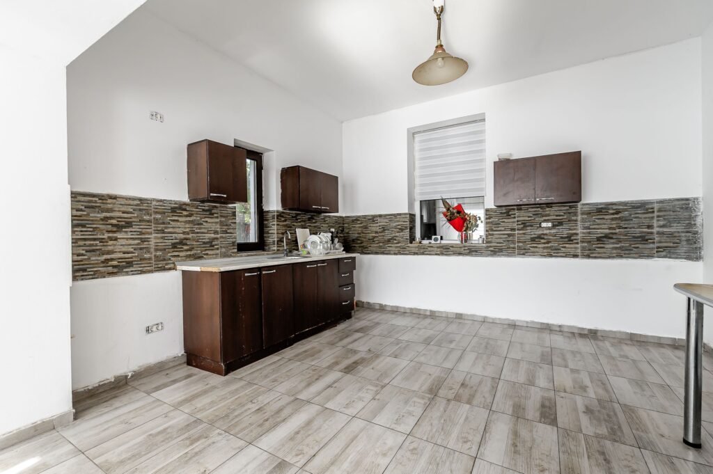 De vânzare Vândut! Casă nouă– Sânnicolau Mic, str. Brândușei în zona Sannicolau Mic 6 camere 4 dormitoare Arad 1