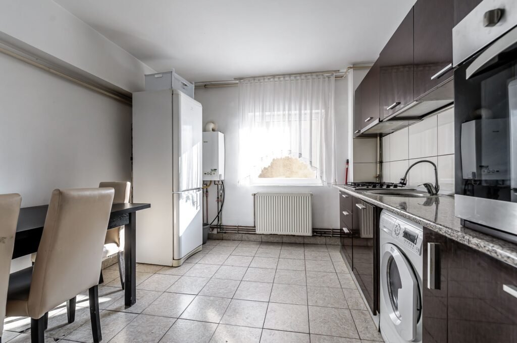 Apartament 2 Camere, Etajul 1, Piața mică, Arad De vânzare Apartament 2 Camere, Etajul 1, Piața mică, Arad în zona Central 2 camere 1 dormitor Arad 2