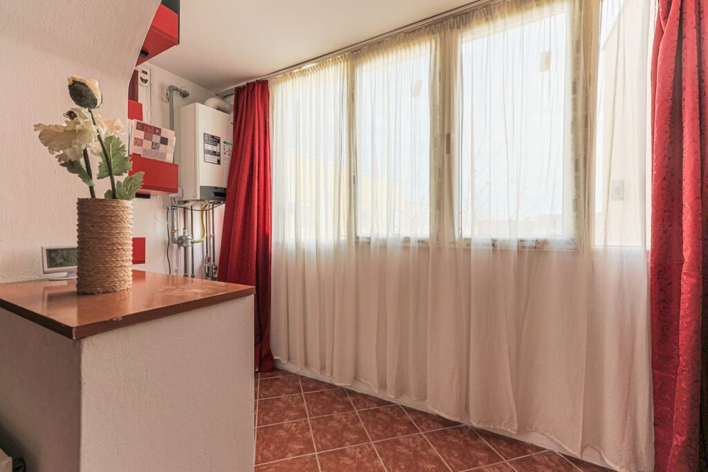 De vânzare Apartament 2 camere, decomandat, 64 mp, etaj 4/4 în zona Aurel Vlaicu 2 camere 1 dormitor Arad 7
