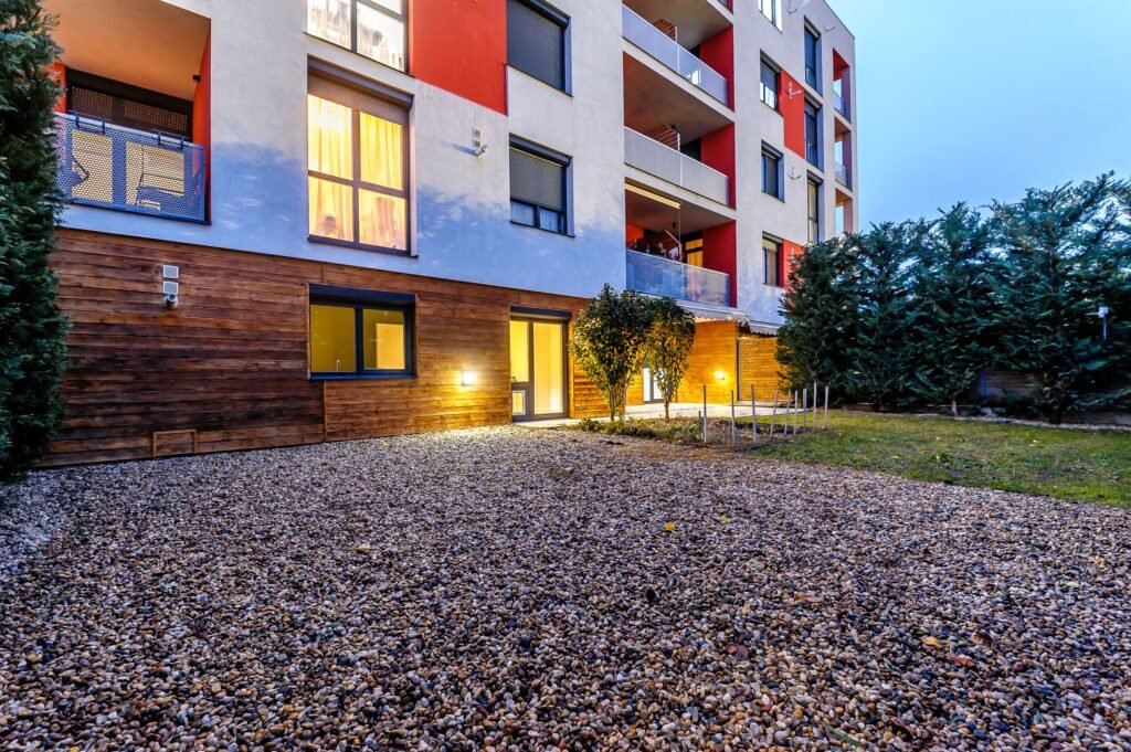 De vânzare Apartament ARED spectaculos cu gradina si garaj Comision 0 în zona UTA 3 camere 2 dormitoare Arad 1