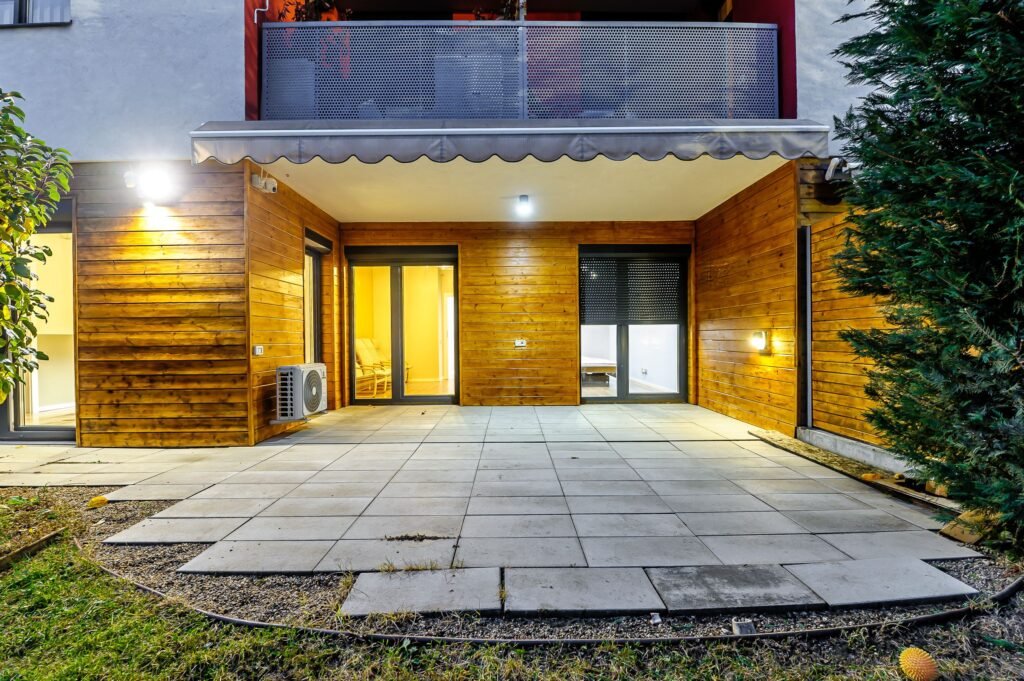 De vânzare Apartament ARED spectaculos cu gradina si garaj Comision 0 în zona UTA 3 camere 2 dormitoare Arad 1