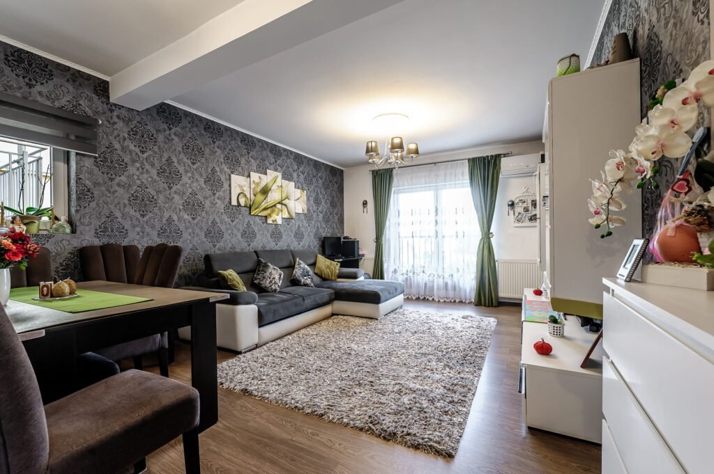 Apartament amenajat cu 2 camere și grădină la etajul 1 in Subcetate De vânzare Apartament amenajat cu 2 camere și grădină la etajul 1 in Subcetate în zona Subcetate 2 camere 1 dormitor Arad 1