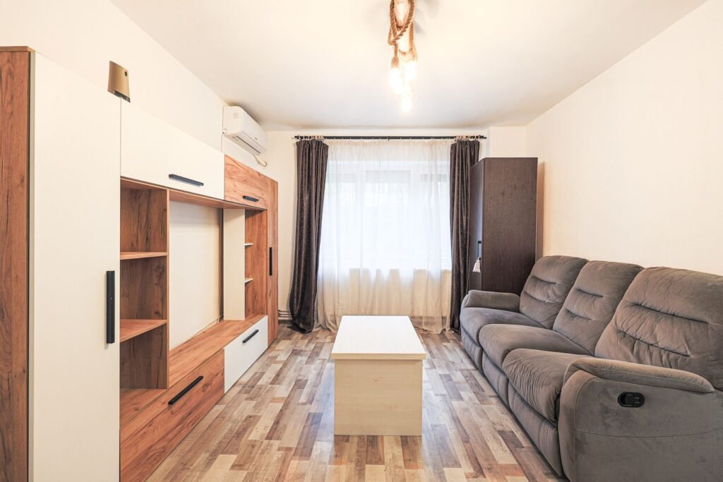 De vânzare Apartament central, renovat și mobilat, pe strada Tudor Vladimirescu în zona Ultracentral 2 camere 1 dormitor Arad 4