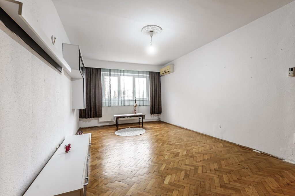 De vânzare Apartament cu 2 camere, etaj 2 – Piața UTA în zona UTA 2 camere 1 dormitor Arad 2