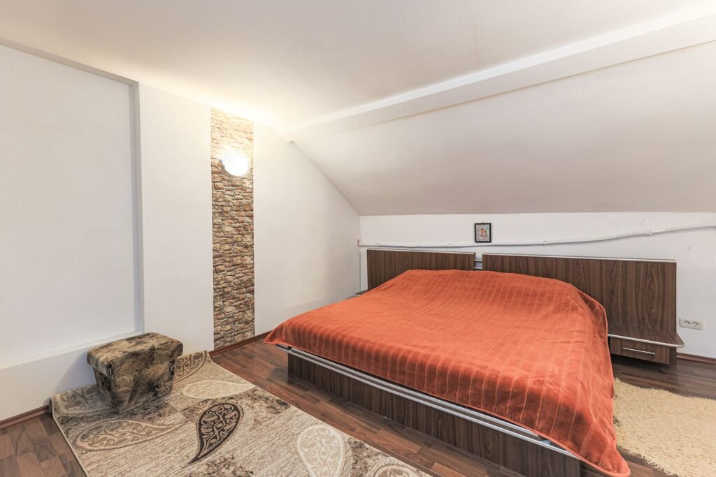 De vânzare Apartament cu 2 camere la curte comună, pe str. Barabas Bela în zona Central 2 camere 1 dormitor Arad 1