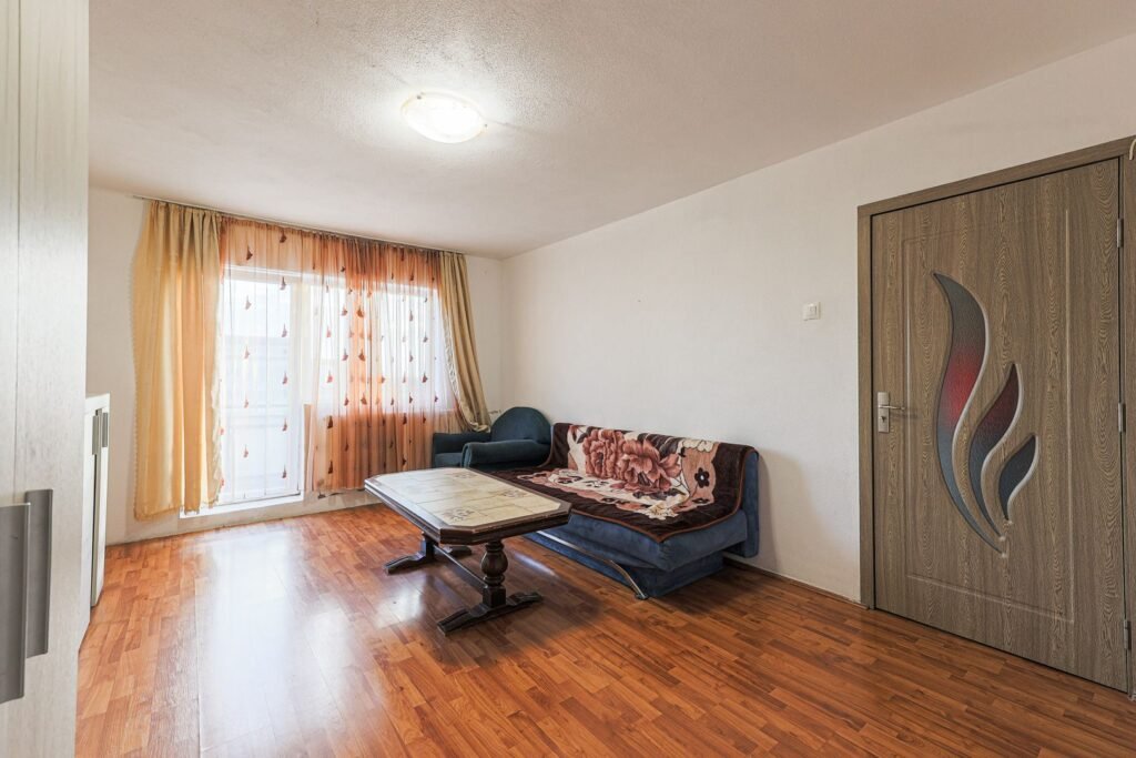 Apartament cu 3 camere, Aradul Nou – complet mobilat De vânzare Apartament cu 3 camere, Aradul Nou – complet mobilat în zona Aradul Nou 3 camere 2 dormitoare Arad 1