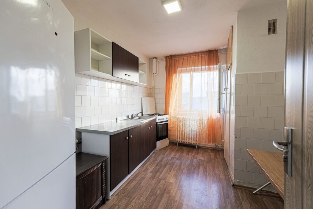 Apartament cu 3 camere, Aradul Nou – complet mobilat De vânzare Apartament cu 3 camere, Aradul Nou – complet mobilat în zona Aradul Nou 3 camere 2 dormitoare Arad 1