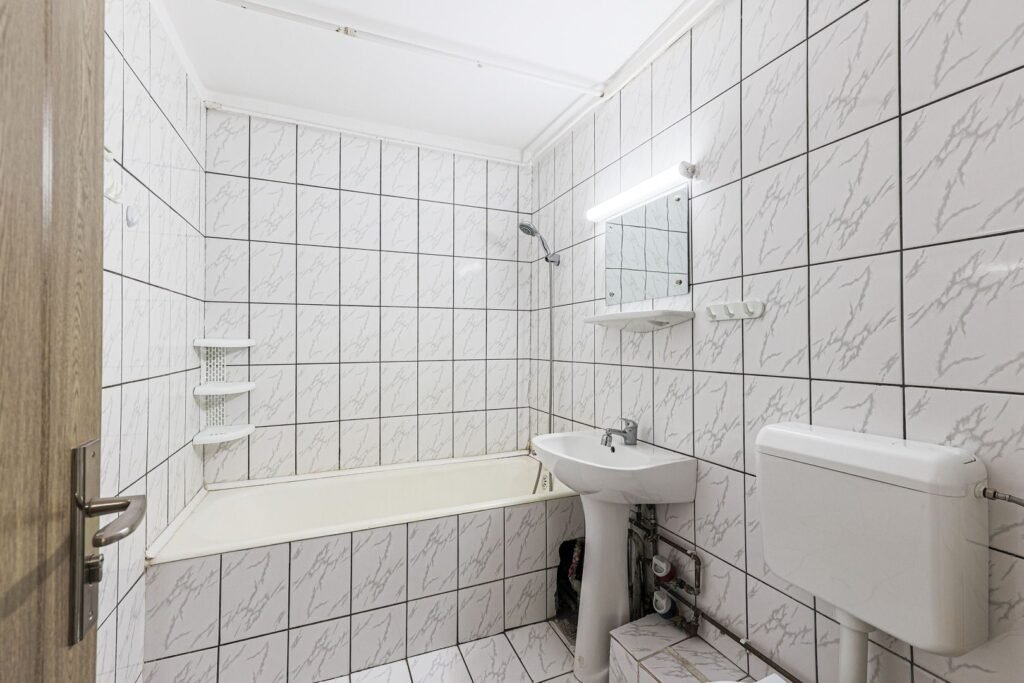 Apartament cu 3 camere, Aradul Nou – complet mobilat De vânzare Apartament cu 3 camere, Aradul Nou – complet mobilat în zona Aradul Nou 3 camere 2 dormitoare Arad 1