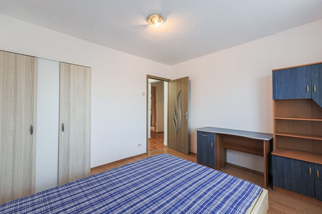 Apartament cu 3 camere, Aradul Nou – spațios, mobilat, COMISION 0% De vânzare Apartament cu 3 camere, Aradul Nou – spațios, mobilat, COMISION 0% în zona Aradul Nou 3 camere 2 dormitoare Arad 9