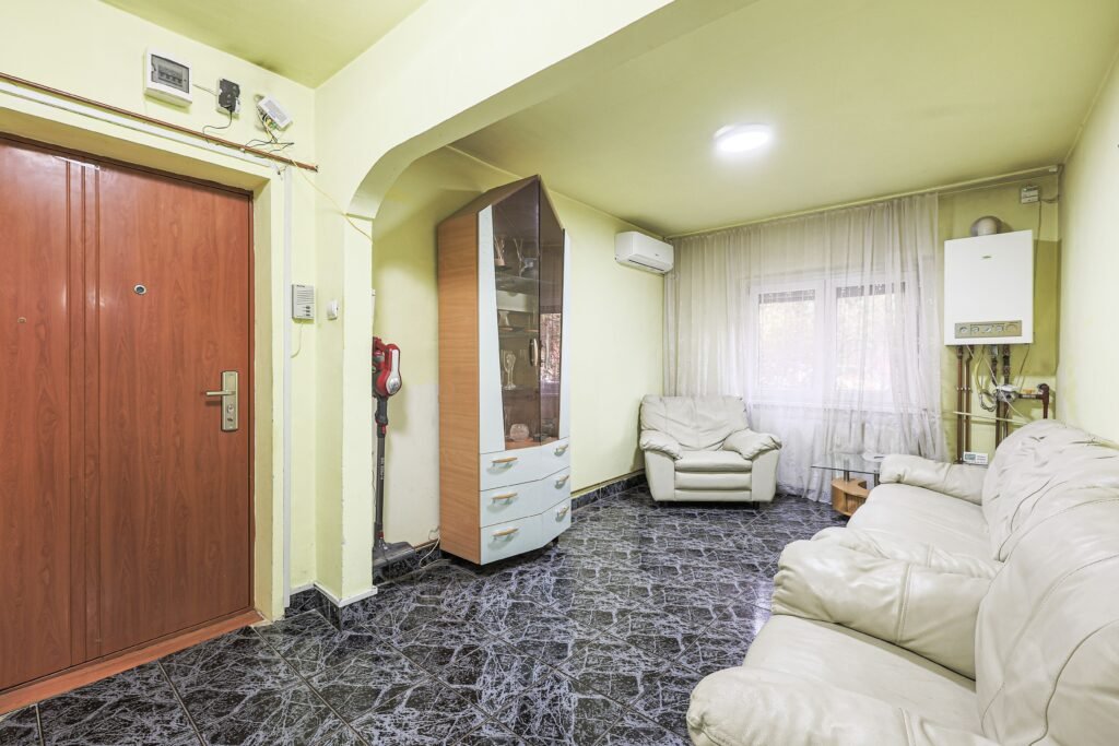 De vânzare Apartament foarte spațios cu 5 camere la parter in Micalaca Comision 0 în zona Micalaca 5 camere 4 dormitoare Arad 1