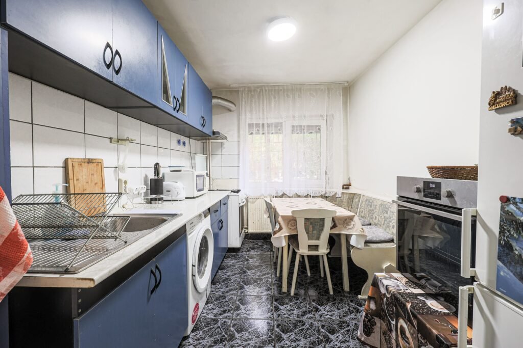 De vânzare Apartament foarte spațios cu 5 camere la parter in Micalaca Comision 0 în zona Micalaca 5 camere 4 dormitoare Arad 1