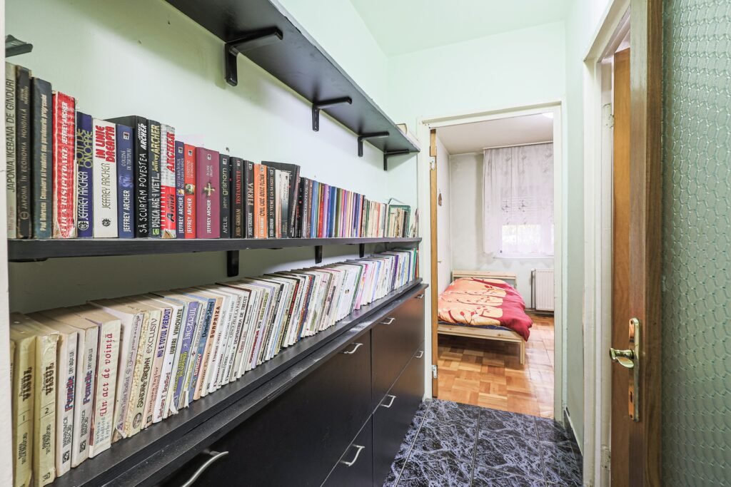 De vânzare Apartament foarte spațios cu 5 camere la parter in Micalaca Comision 0 în zona Micalaca 5 camere 4 dormitoare Arad 1