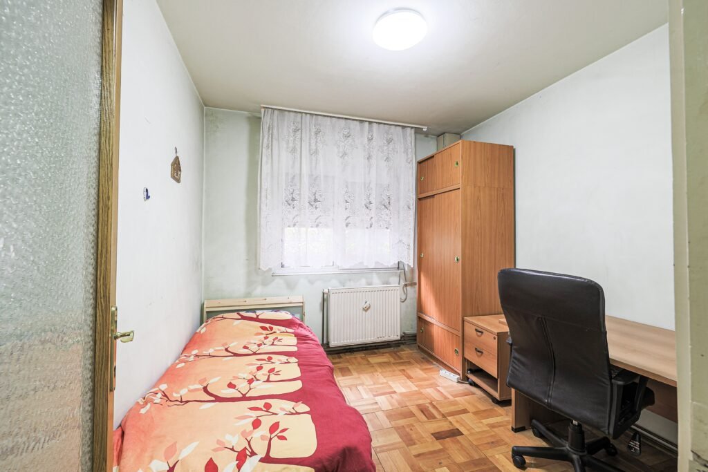 De vânzare Apartament foarte spațios cu 5 camere la parter in Micalaca Comision 0 în zona Micalaca 5 camere 4 dormitoare Arad 1
