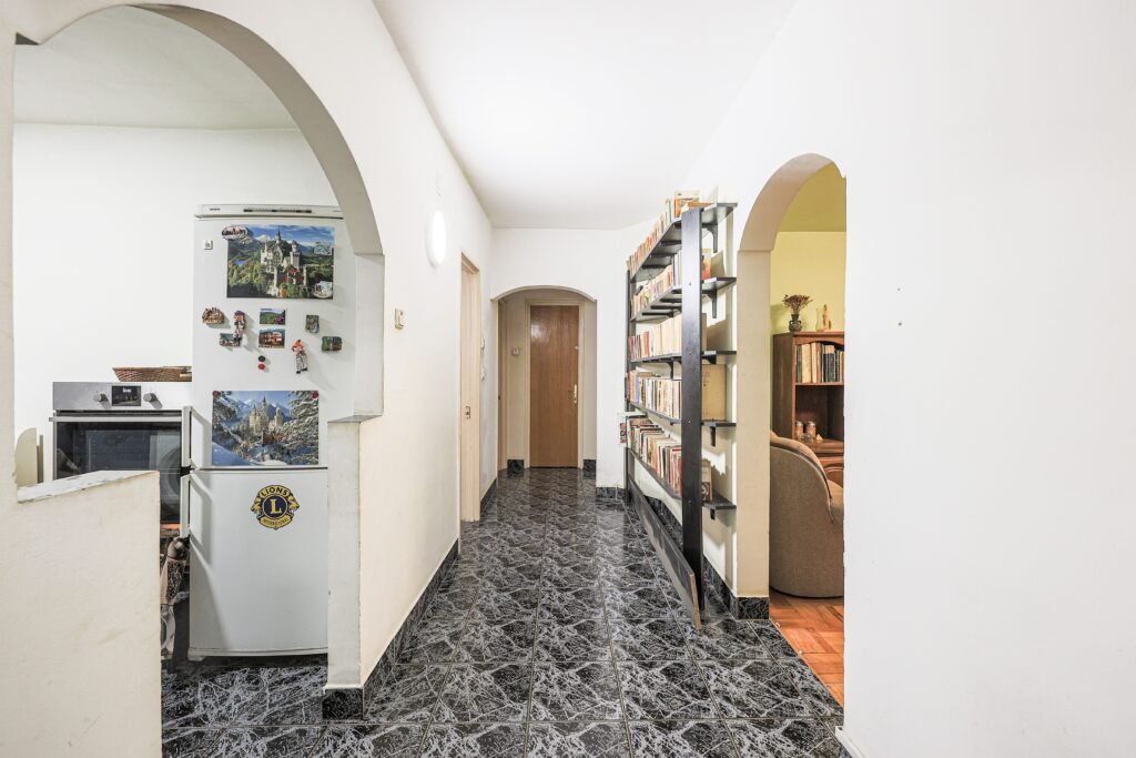 De vânzare Apartament foarte spațios cu 5 camere la parter in Micalaca Comision 0 în zona Micalaca 5 camere 4 dormitoare Arad 7