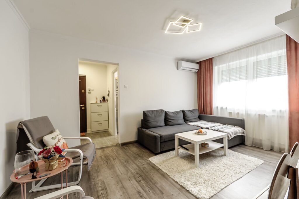 De închiriat Apartament la etajul 3 cu 2 camere la cheie in zona Romanilor în zona Romanilor 2 camere 1 dormitor Arad 3