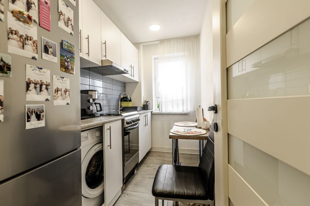 De închiriat Apartament la etajul 3 cu 2 camere la cheie in zona Romanilor în zona Romanilor 2 camere 1 dormitor Arad 4