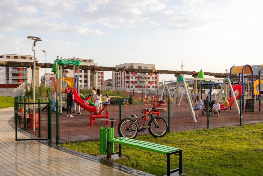 De vânzare Apartament mobilat și utilat – Bloc R38 – ARED City – etaj 5/6 în zona Central 2 camere 1 dormitor Arad 1