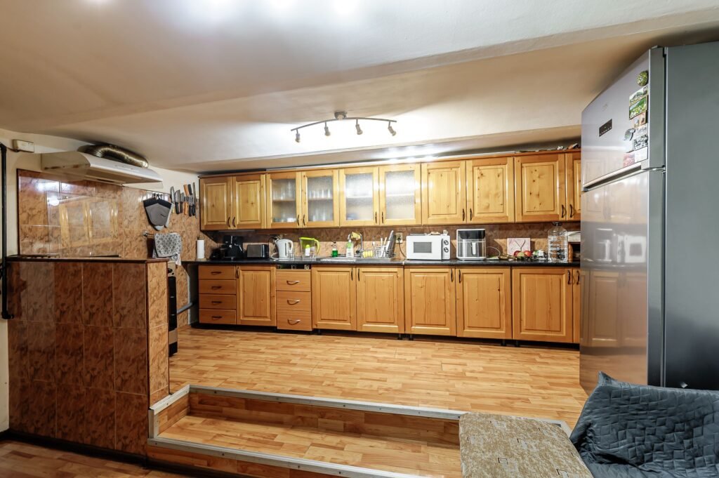 Casă solidă din cărămidă lângă Malul Mureșului cu 750 mp de teren De vânzare Casă solidă din cărămidă lângă Malul Mureșului cu 750 mp de teren în zona Malul Muresului 4 camere 2 dormitoare Arad 1