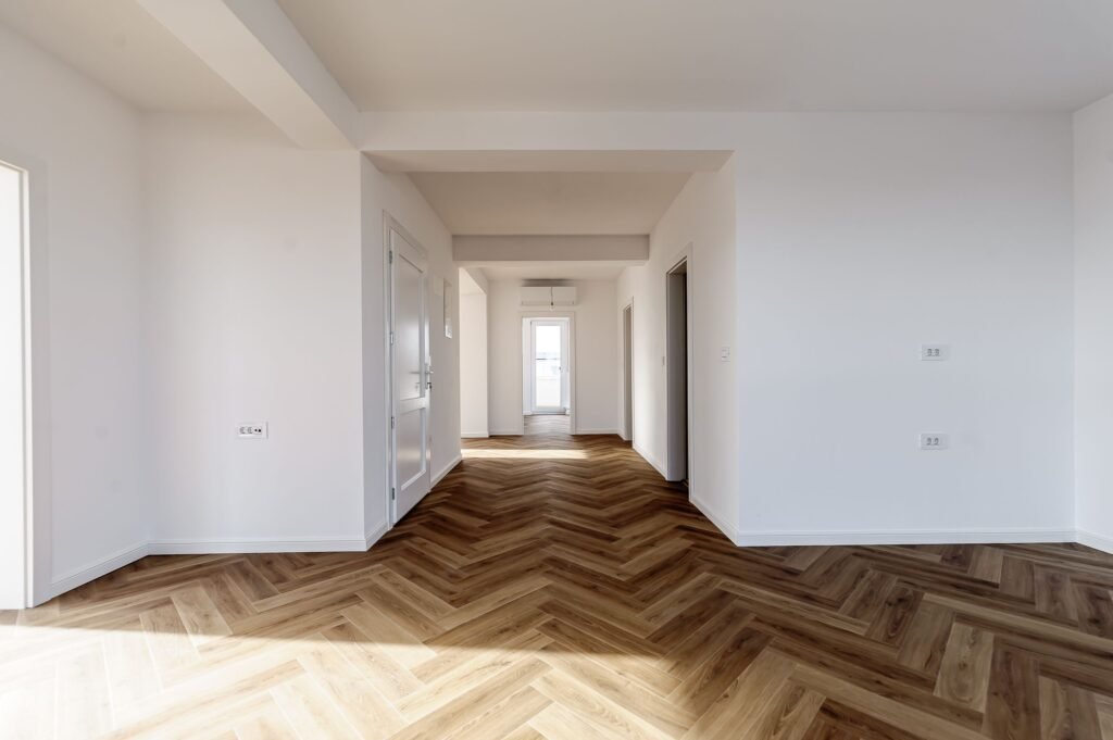 De vânzare Clădire nouă P+2 cu showroom și birouri în Arad în zona Parneava 12 camere Arad 1