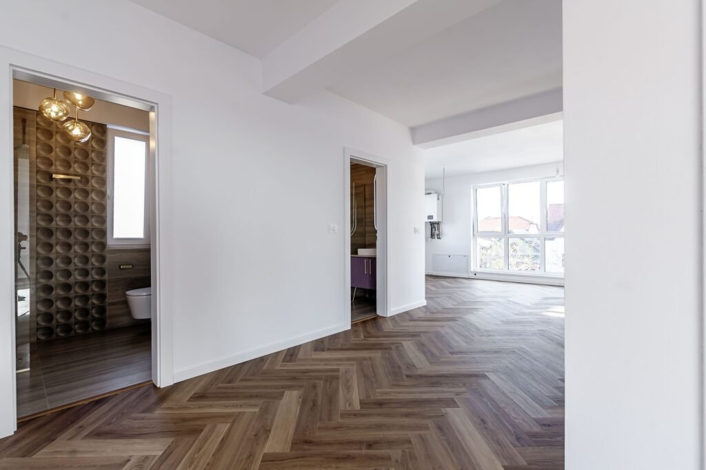 De vânzare Clădire nouă P+2 cu showroom și birouri în Arad în zona Parneava 12 camere Arad 1