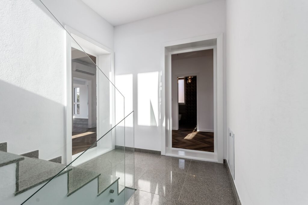 De vânzare Clădire nouă P+2 cu showroom și birouri în Arad în zona Parneava 12 camere Arad 1