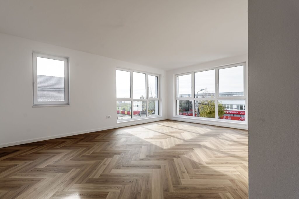 De vânzare Clădire nouă P+2 cu showroom și birouri în Arad în zona Parneava 12 camere Arad 1