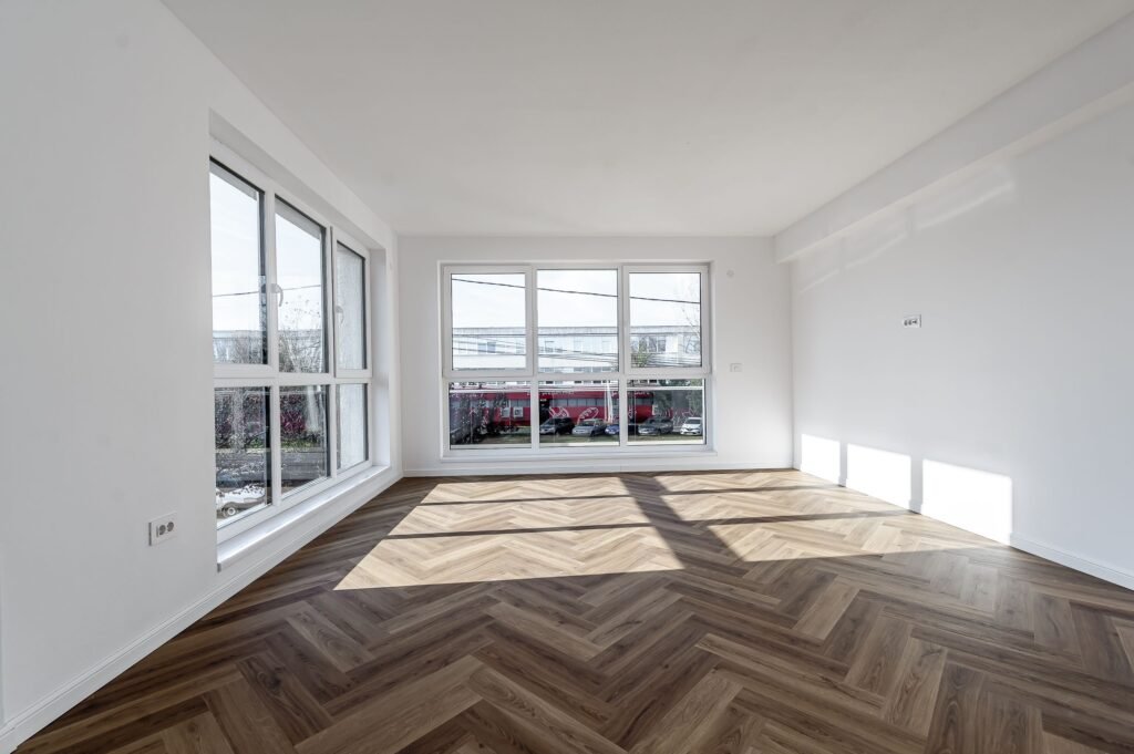 De vânzare Clădire nouă P+2 cu showroom și birouri în Arad în zona Parneava 12 camere Arad 1