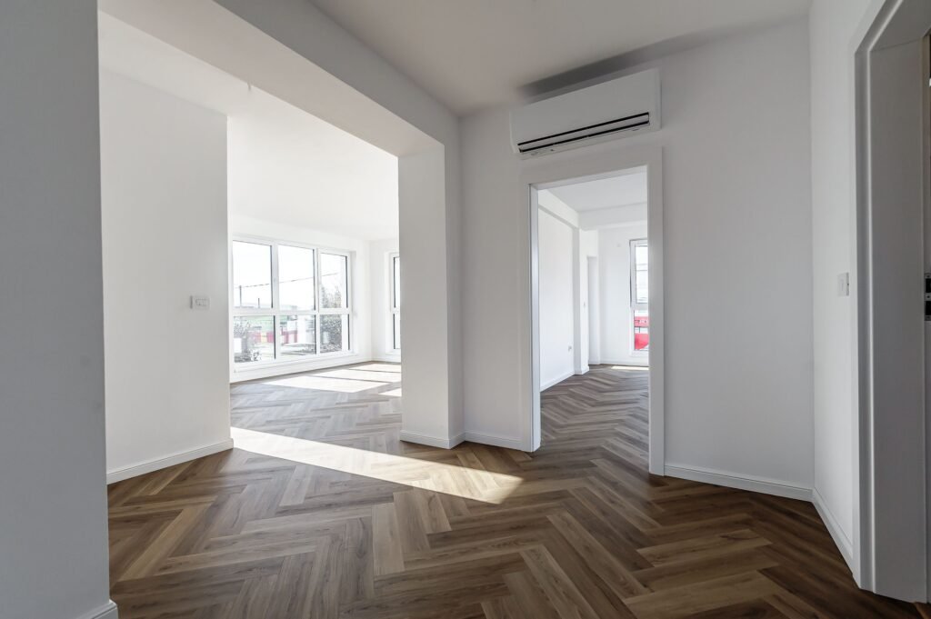 De vânzare Clădire nouă P+2 cu showroom și birouri în Arad în zona Parneava 12 camere Arad 1