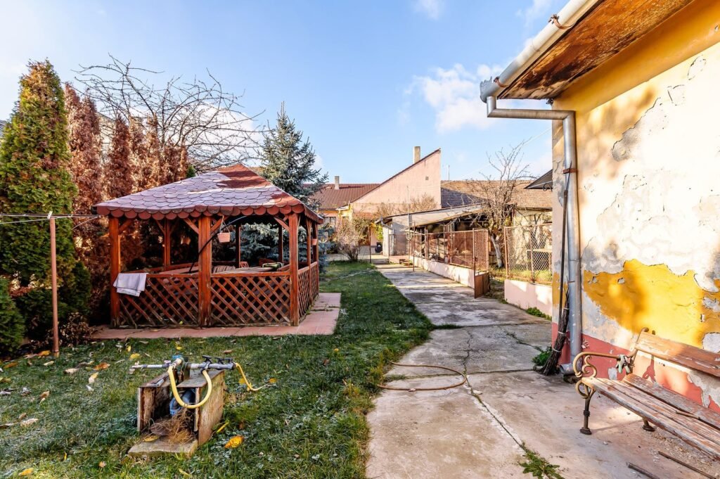 De vânzare Locuință spațioasă cu grădină mare în Aradul Nou, calea Timișorii în zona Aradul Nou 4 camere Arad 1