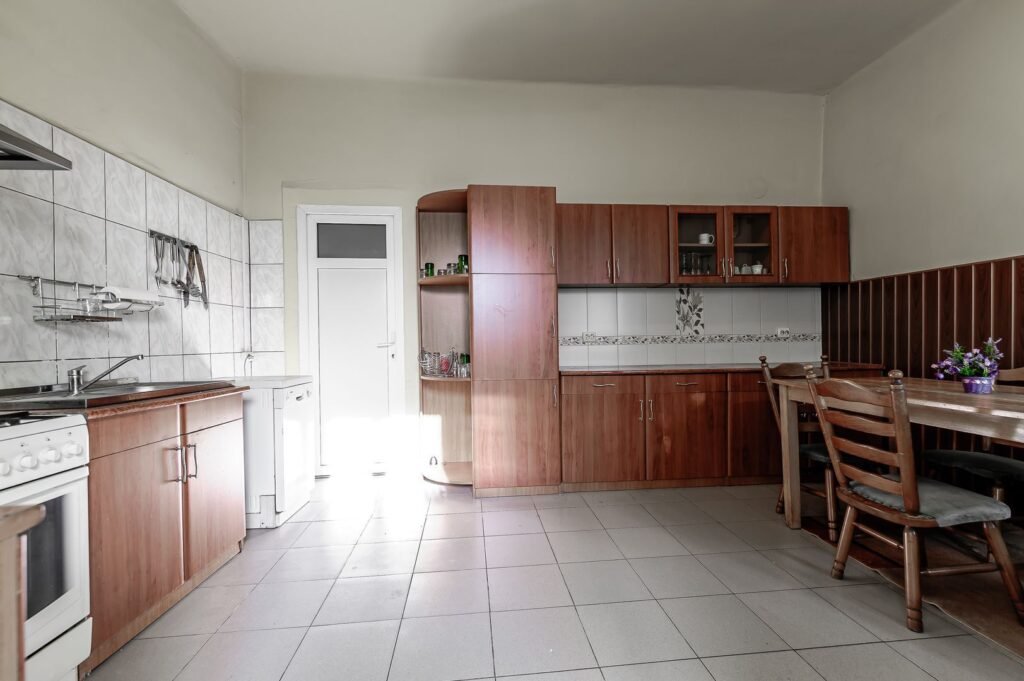 De vânzare Locuință spațioasă cu grădină mare în Aradul Nou, calea Timișorii în zona Aradul Nou 4 camere Arad 1