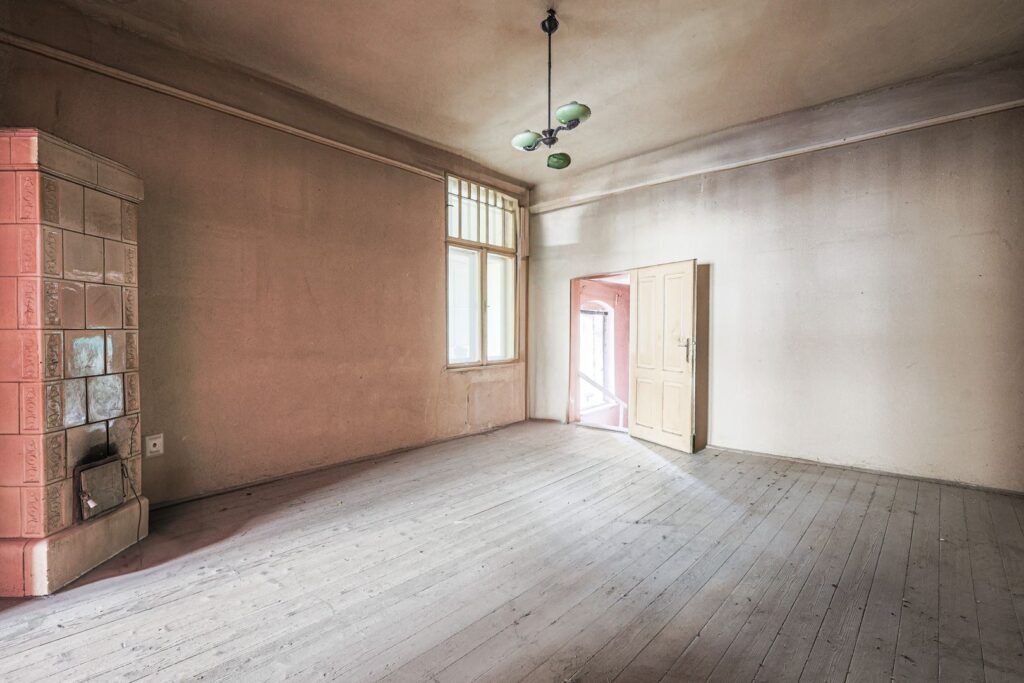 De vânzare Proiect de clinică sau birouri în centru – casă cu demisol, de renovat în zona Ultracentral 12 camere Arad 11