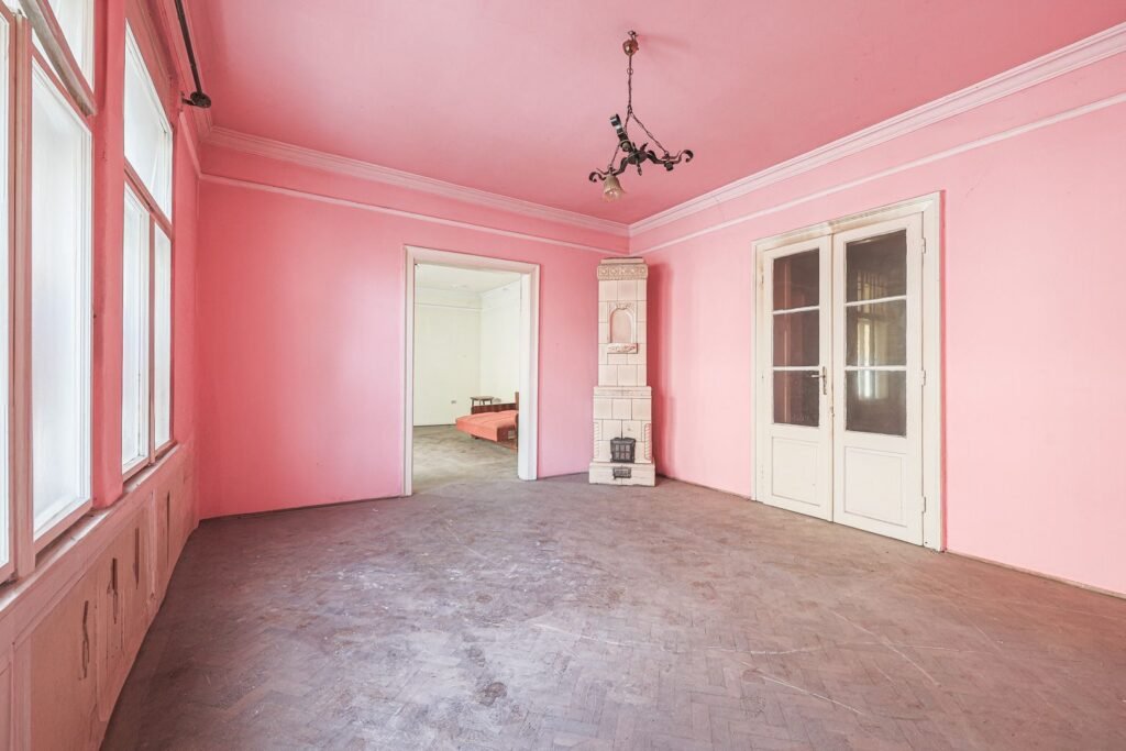 De vânzare Proiect de clinică sau birouri în centru – casă cu demisol, de renovat în zona Ultracentral 12 camere Arad 12