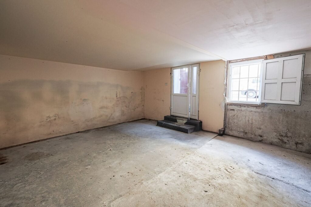 De vânzare Proiect de clinică sau birouri în centru – casă cu demisol, de renovat în zona Ultracentral 12 camere Arad 5