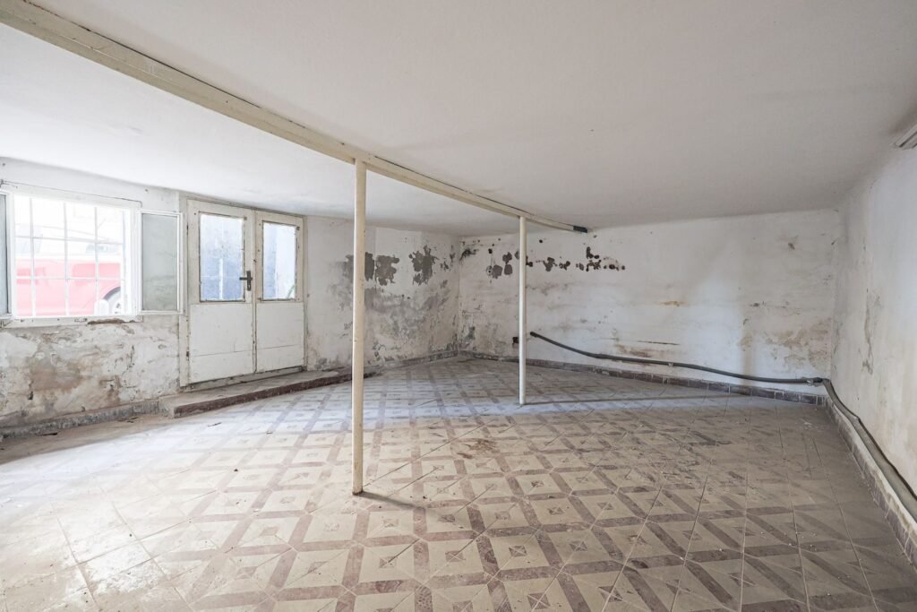 De vânzare Proiect de clinică sau birouri în centru – casă cu demisol, de renovat în zona Ultracentral 12 camere Arad 8