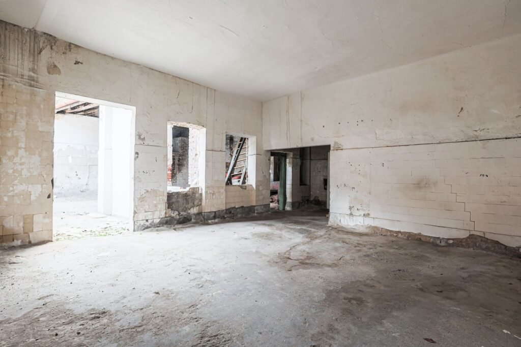 De vânzare Proiect de clinică sau birouri în centru – casă cu demisol, de renovat în zona Ultracentral 12 camere Arad 9