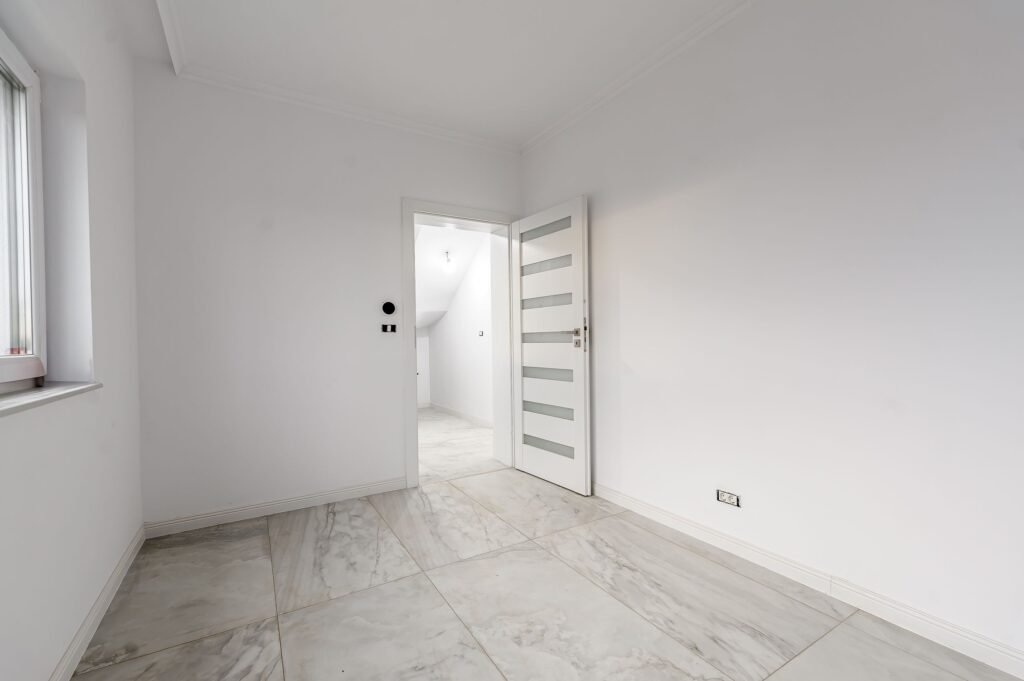 Vilă nouă cu terasă panoramică – design premium, 4 dormitoare, în Gai De vânzare Vilă nouă cu terasă panoramică – design premium, 4 dormitoare, în Gai în zona Gai 5 camere 4 dormitoare Arad 1