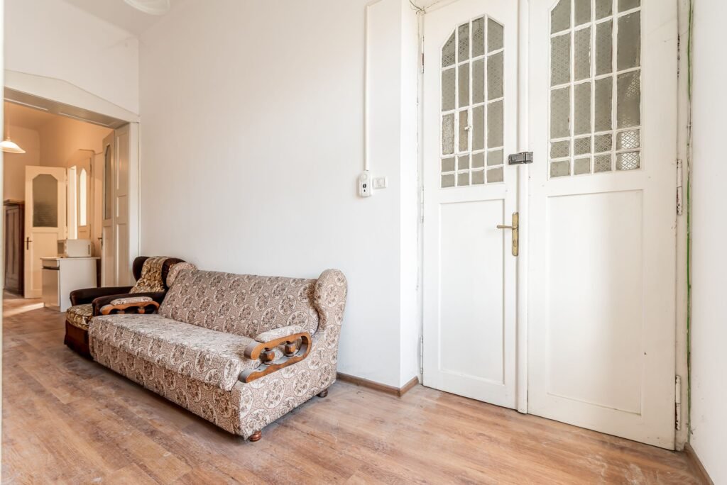 2 apartamente unificate, B-dul Revoluției, Arad. Etajul 1 De vânzare 2 apartamente unificate, B-dul Revoluției, Arad. Etajul 1 în zona Ultracentral 4 camere 3 dormitoare Arad 1