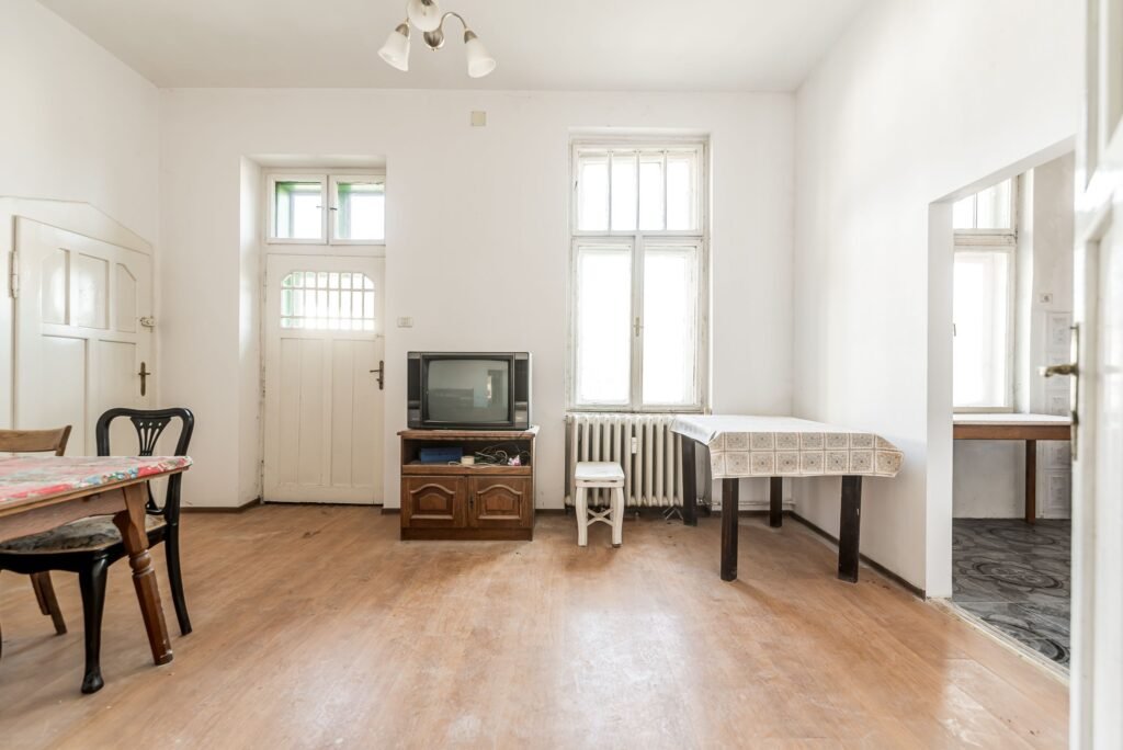 2 apartamente unificate, B-dul Revoluției, Arad. Etajul 1 De vânzare 2 apartamente unificate, B-dul Revoluției, Arad. Etajul 1 în zona Ultracentral 4 camere 3 dormitoare Arad 1