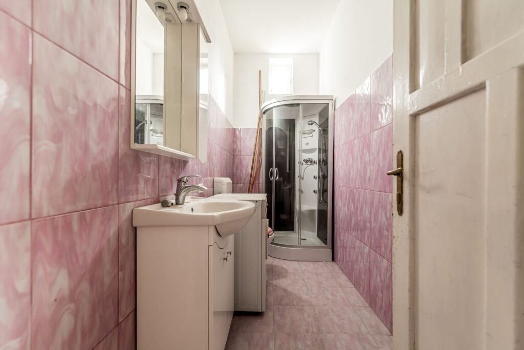 2 apartamente unificate, B-dul Revoluției, Arad. Etajul 1 De vânzare 2 apartamente unificate, B-dul Revoluției, Arad. Etajul 1 în zona Ultracentral 4 camere 3 dormitoare Arad 1