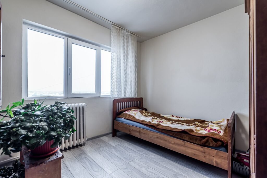 Apartament 3 camere decomandat – Vlaicu, Arad – COMISION 0% De vânzare Apartament 3 camere decomandat – Vlaicu, Arad – COMISION 0% în zona Aurel Vlaicu 3 camere 2 dormitoare Arad 1