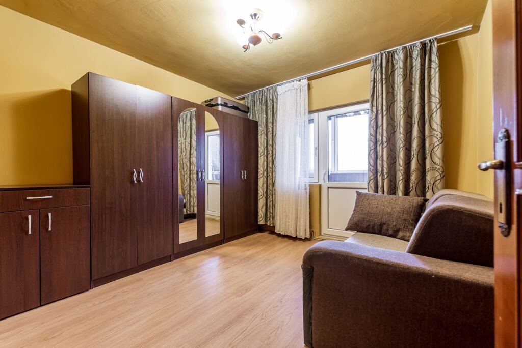 Apartament 3 camere decomandate cu 2 balcoane, lângă Malul Mureșului De vânzare Apartament 3 camere decomandate cu 2 balcoane, lângă Malul Mureșului în zona Alfa 3 camere 2 dormitoare Arad 1